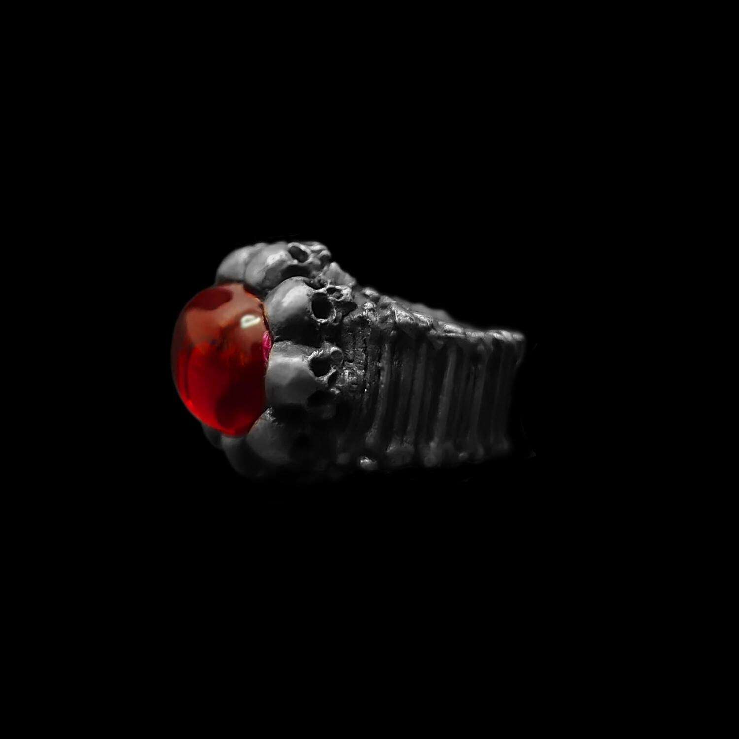 Skull Ruby Ring in 925 sterling silver close detail