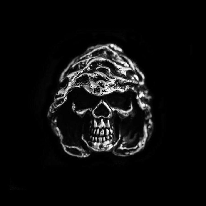 rockabilly skull ring as a men's statement ring with rockabilly skull design