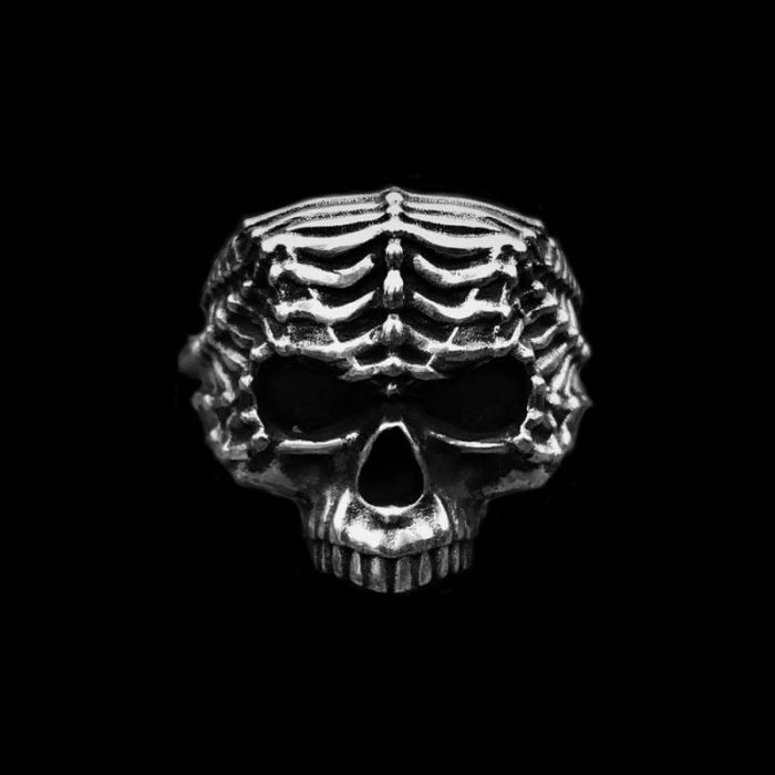vertebra skull ring as a men's statement ring with vertebra skull design